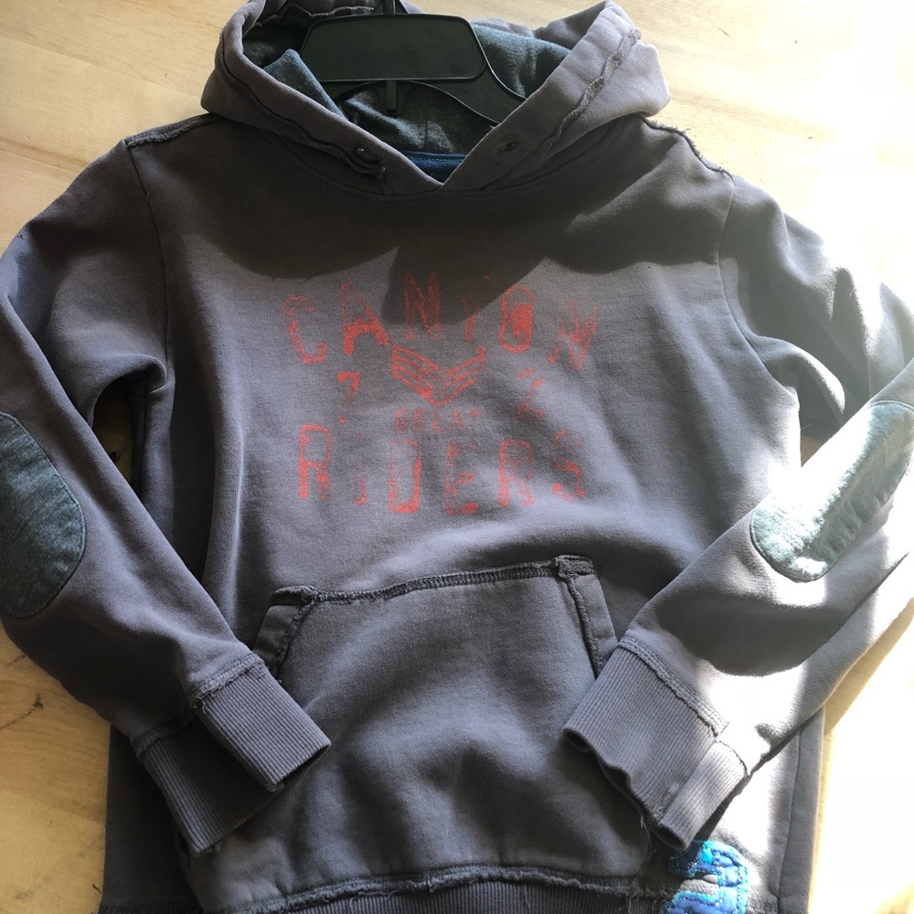 💚Boys Hoodie. medium.❤️